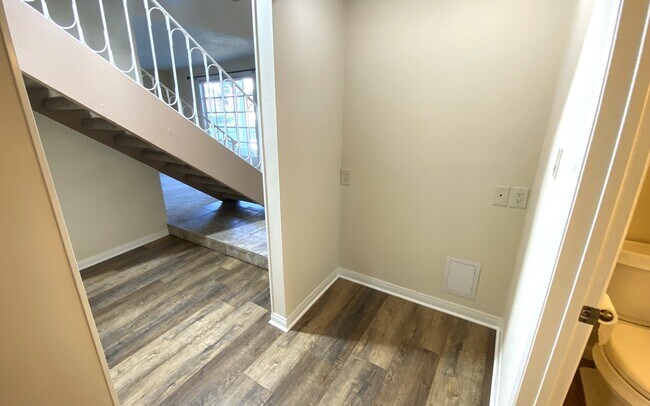 Building Photo - 17505 Kensington Cir