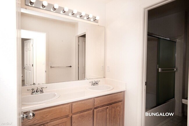 Building Photo - 925 Wilks St