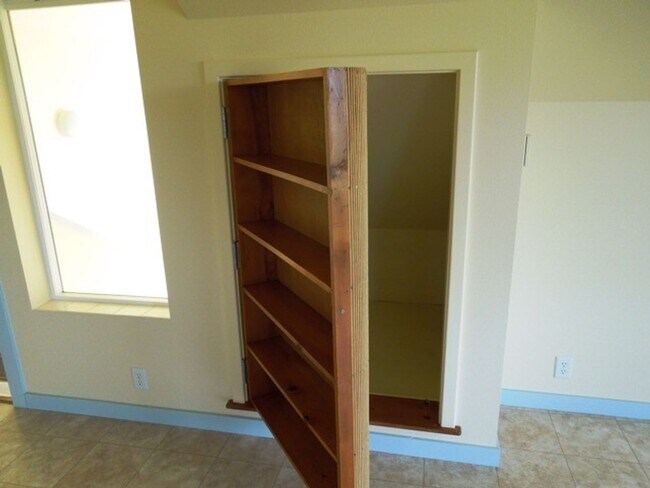 Building Photo - 1 Bedroom Apartment in the Country