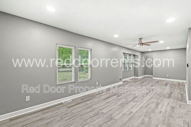 Building Photo - 3340 N Sherman Dr