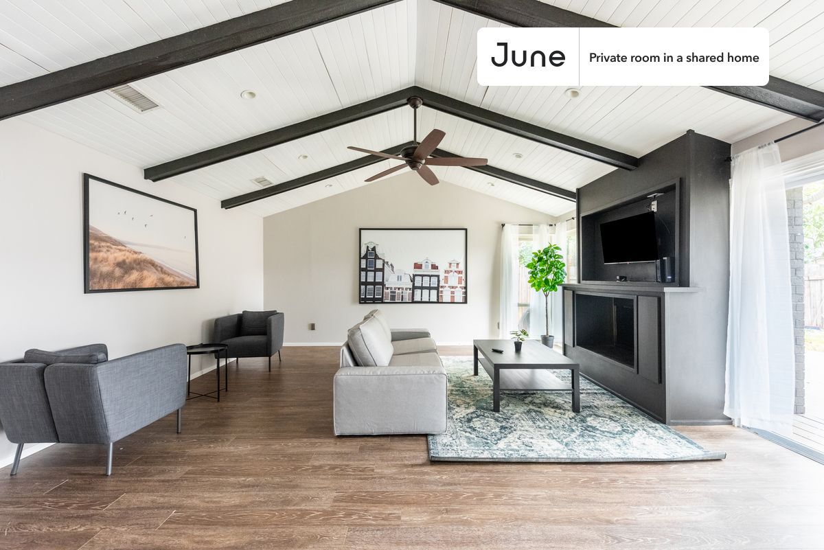 Building Photo - Room in Shared 3 bed/2 bath home