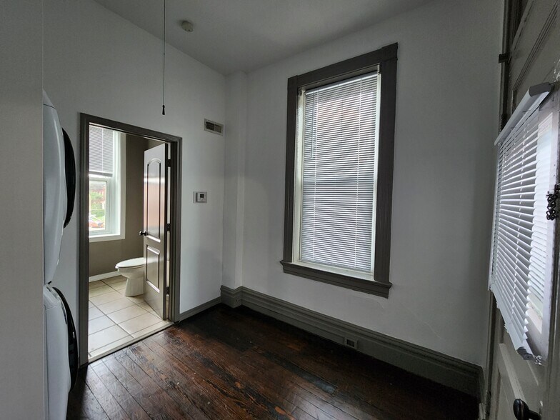 Building Photo - 3401 Cherokee St