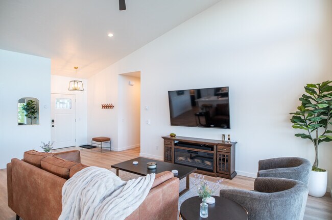 Building Photo - 833 Linstrang Wy