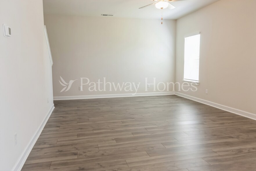 Building Photo - 2327 Alberto Dr