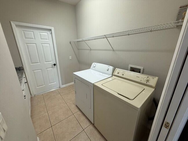 Building Photo - 3/2.5 Townhome in St Cloud-AVAILABLE NOW