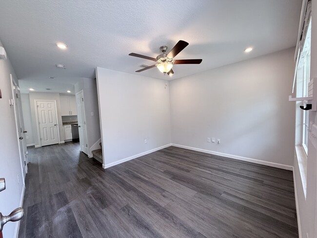 Building Photo - 4541 Cambria St