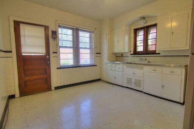 Building Photo - 4257 Bates St