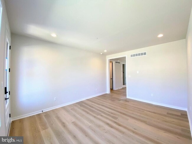 Building Photo - 408 HARTNUP St