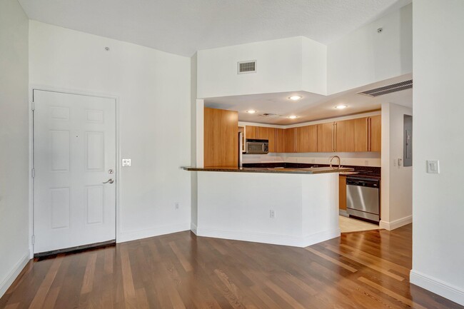 Building Photo - 610 Clematis St
