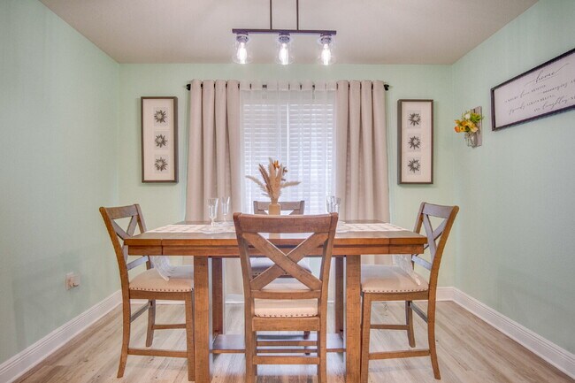 Building Photo - Spacious Cottage-Style Home Near UWF, Navy Federal & West Florida Hospital with Private Upstairs ...