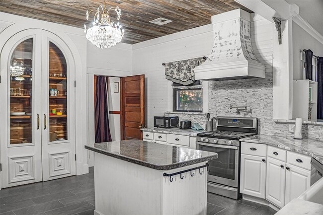 Building Photo - 17221 Steger Ln