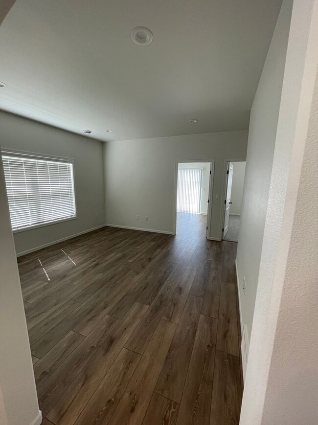Building Photo - 3-bedroom, 3-bathroom South Fargo Family H...