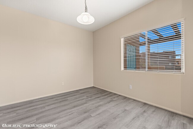 Building Photo - 470 Turtleback Rd