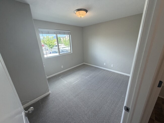 Building Photo - 999 Village River Ln