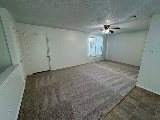 Building Photo - SE 4th St #103