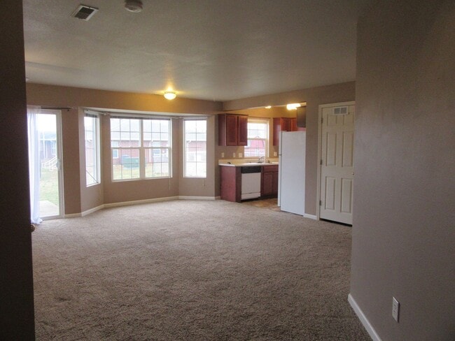 Building Photo - Available July 1st