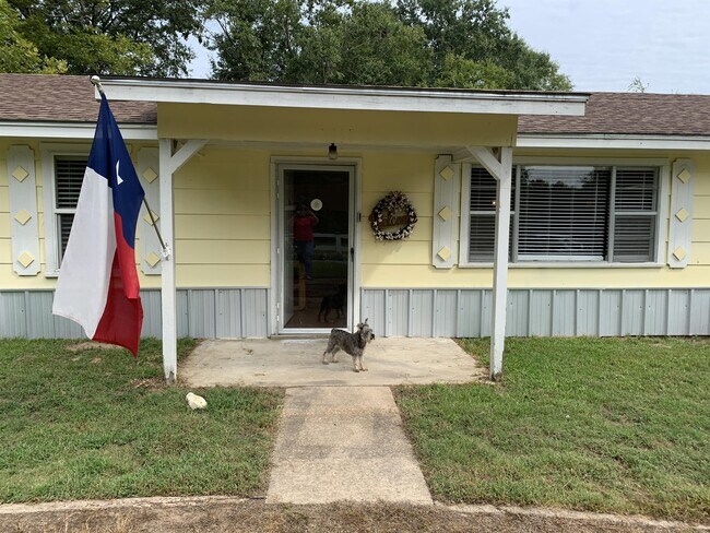 Building Photo - 106 5th St SW