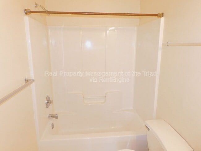 Building Photo - 3805 Tutbury Dr