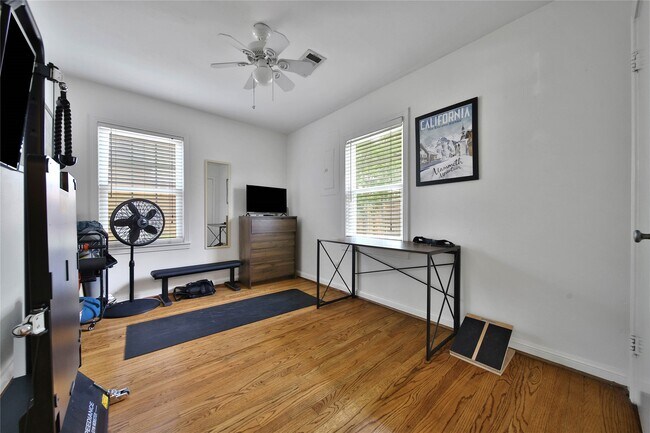 Building Photo - 1607 Libbey Dr
