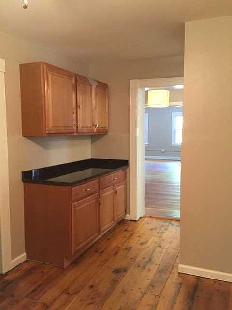 Building Photo - "Chic 2-Bed Gem with Granite Elegance in P...