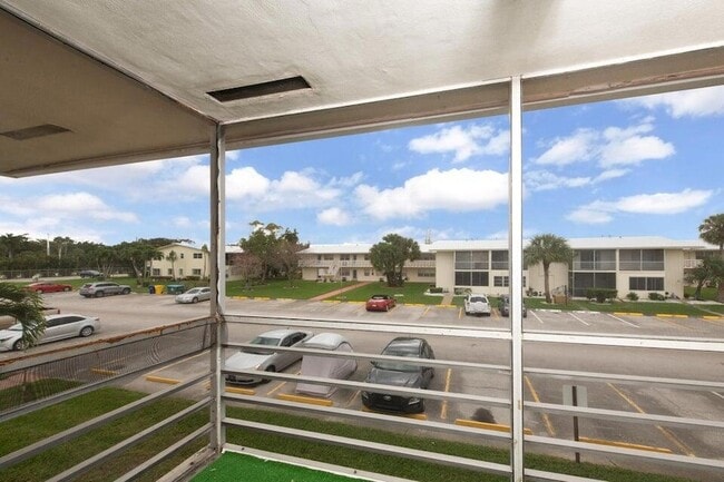 Building Photo - 260 Norwich K