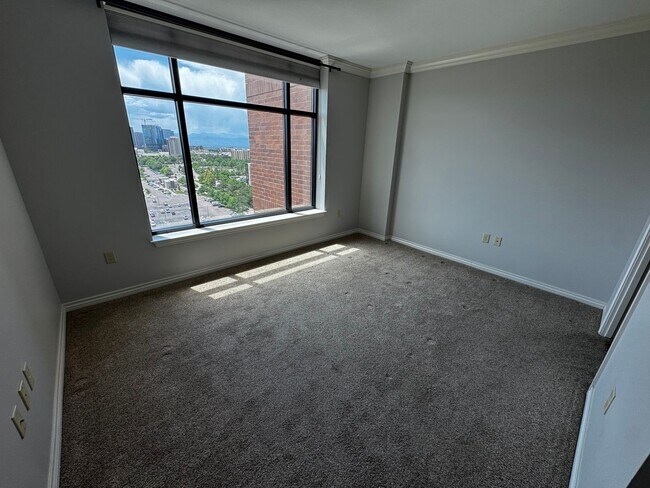 Building Photo - Penterra Plaza Condo with Amazing Panorami...