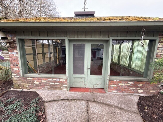 Building Photo - 1947 Marion St SE