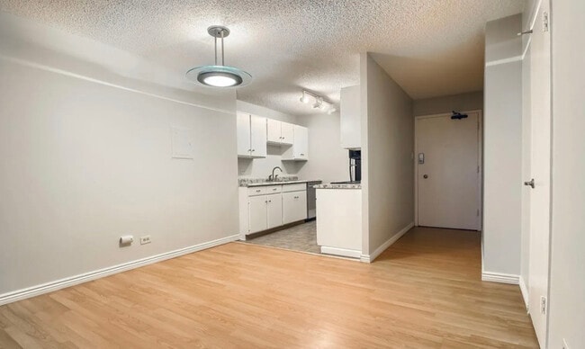 Building Photo - 550 E 12th Ave