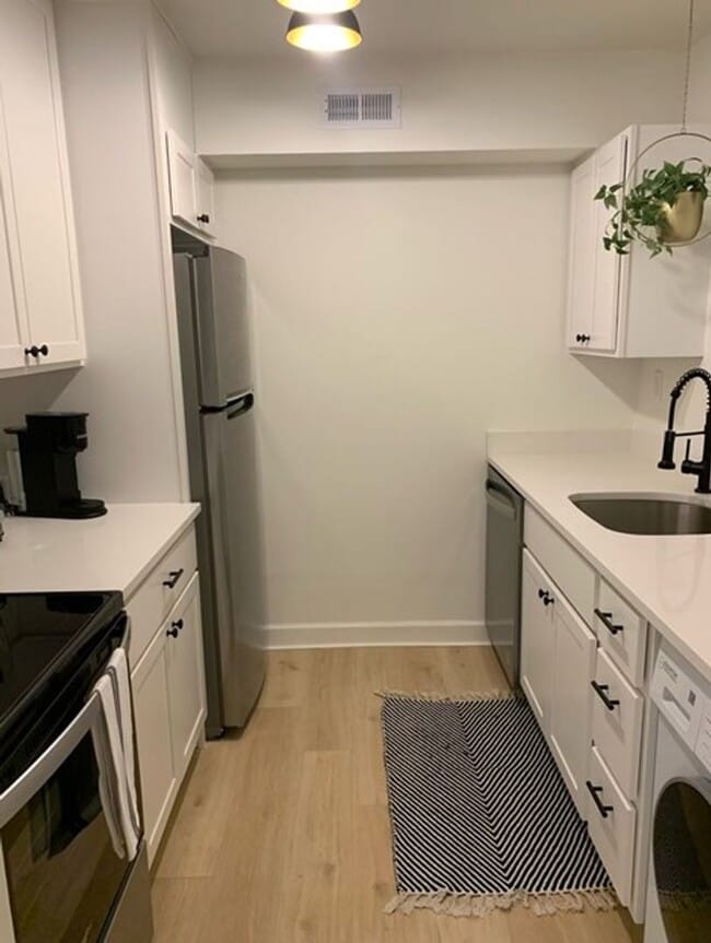 Building Photo - 4 Grand Hall