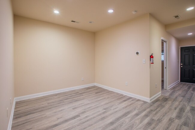 Building Photo - Amazing 2 BR/1 BA Apartment in Trinidad!
