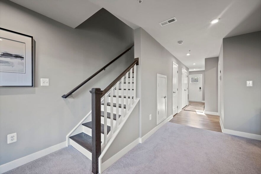 Building Photo - 171 Woodgate Cir