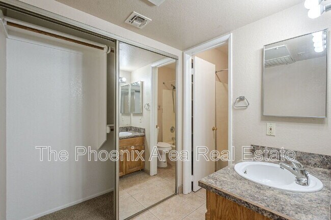Building Photo - 16657 E Gunsight Dr
