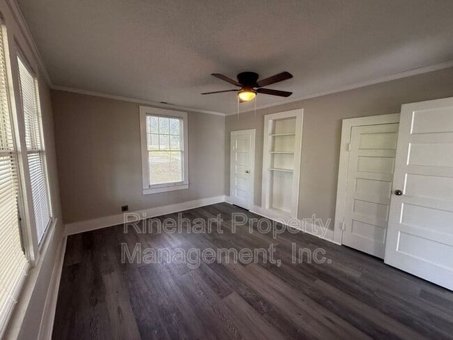 Building Photo - 216 Meade St