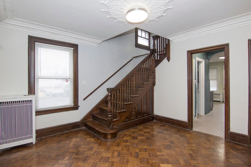 Building Photo - 131 Hawley St