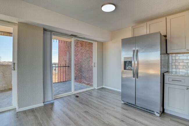 Building Photo - 2 Bed 2 Bath Condo in Historic Satellite Hotel