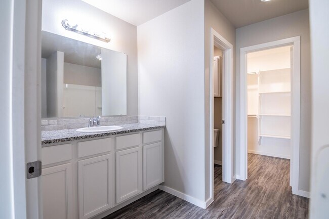 Building Photo - 1907 Langford Ave