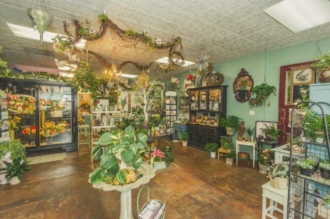 Building Photo - St Helen's Apts