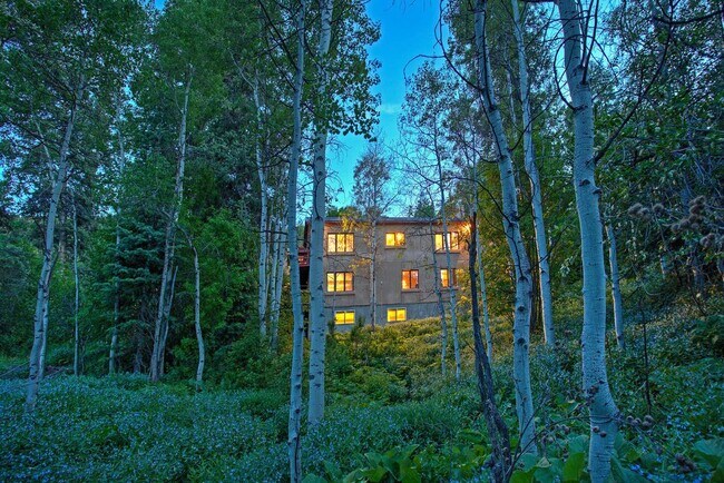 Building Photo - 15 St Moritz Terrace
