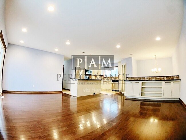 Building Photo - 10903 N San Marino Dr