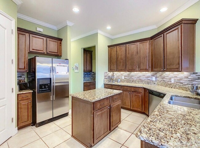 Building Photo - Luxury Living in Woodland Lakes Preserve: Fully-Furnished