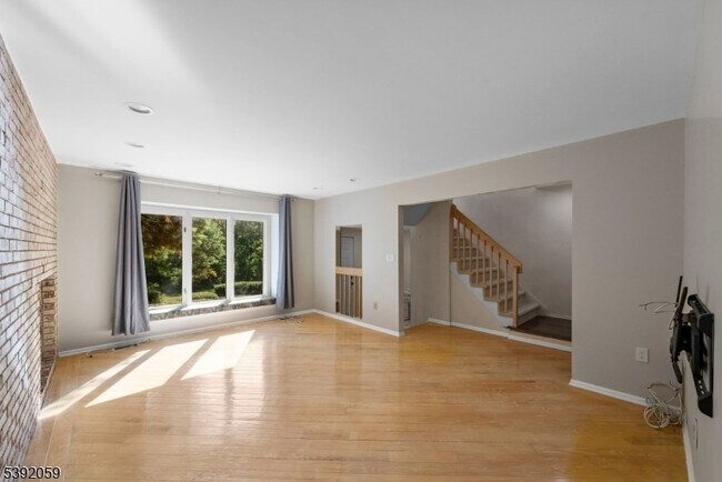 Building Photo - 148 Riverbend Dr