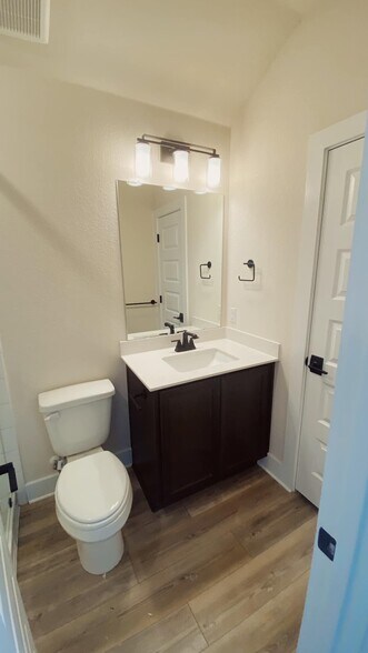 Bathroom + walk in closet - 8004 Corrigan Pass
