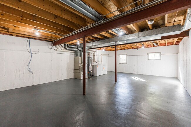 Building Photo - 119 N Dole Ave