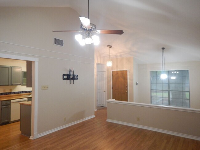 Building Photo - 5906 Spring Crossing