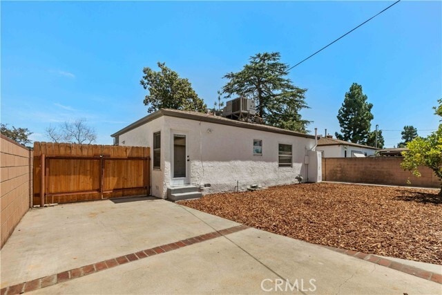 Building Photo - 2105 Pass