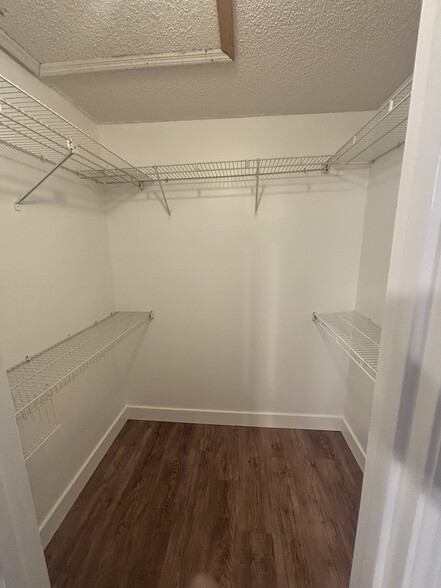 Master Bedroom Walk in Closet - 1093 Kelly Creek Cir