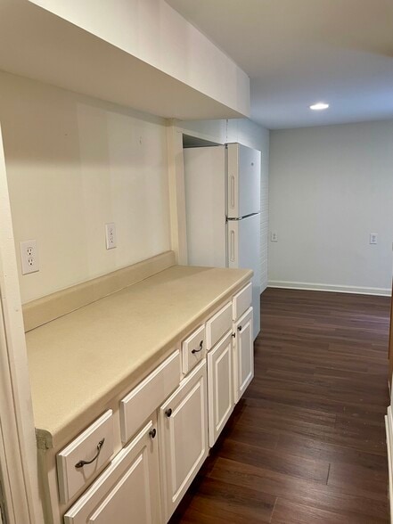 Kitchen or Bar - 912 Wilson Dr