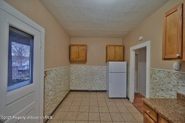 Building Photo - 1416 Capouse Ave