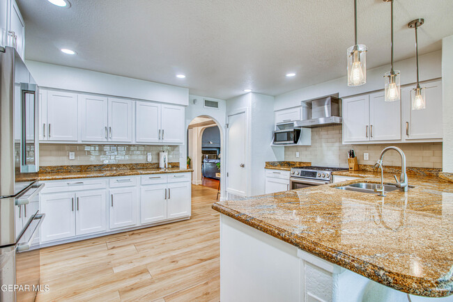 Building Photo - 6205 Brisa Del Mar Dr