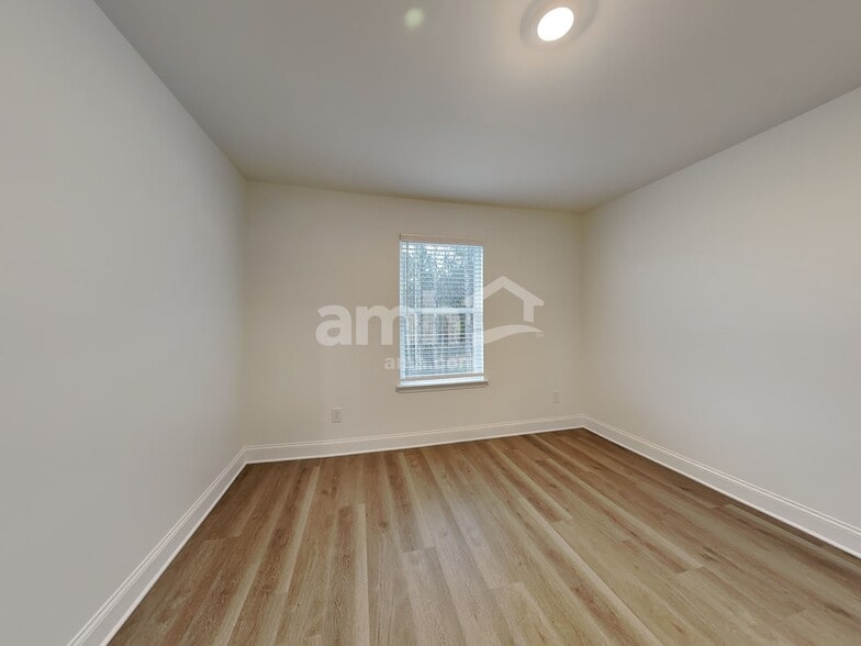 Building Photo - 430 Pointe Dr